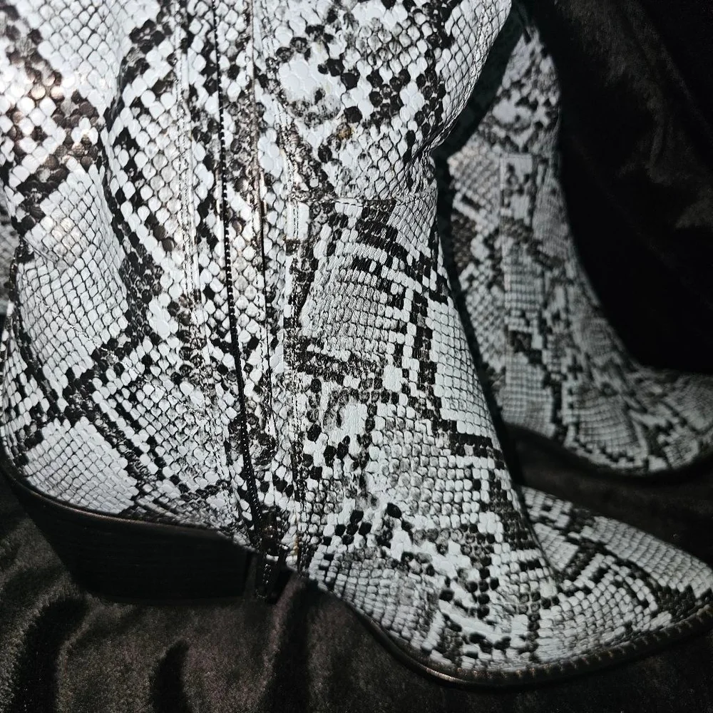 Women's Gianni Bini Blue Grey Black Snakeskin Over the Knee Boots Size 7.5